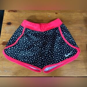Nike Gray and Pink Athletic Shorts Size‎ 6-7 years EUC